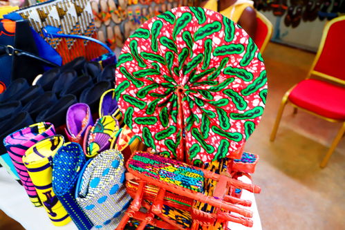 西非之光 探秘布基纳法索特色工艺品与彩灯制造艺术